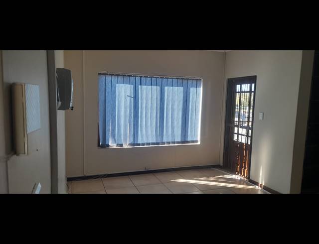 65M² OFFICE TO LET IN KENLEAF
